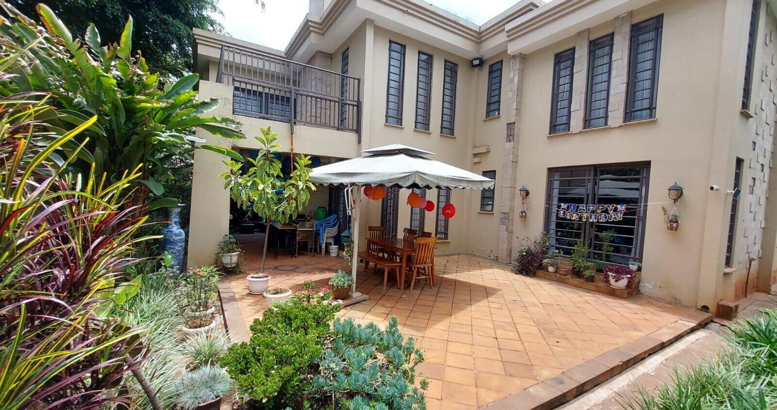5-Bed Townhouse on 0.75 Acres with Mature Garden – Karen Miotoni