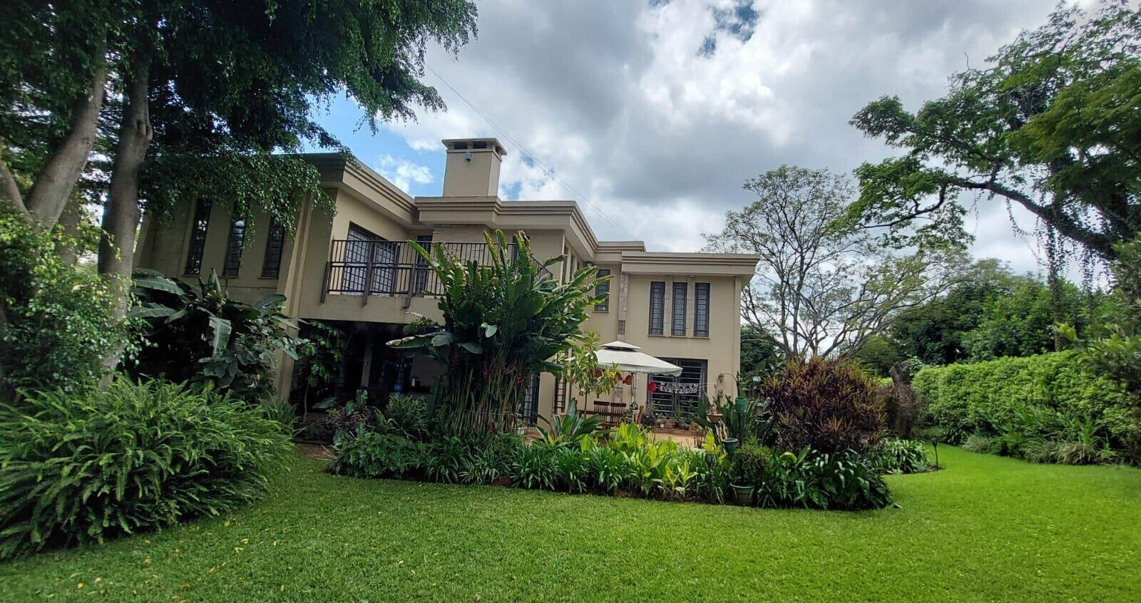 5-Bed Townhouse on 0.75 Acres with Mature Garden – Karen Miotoni