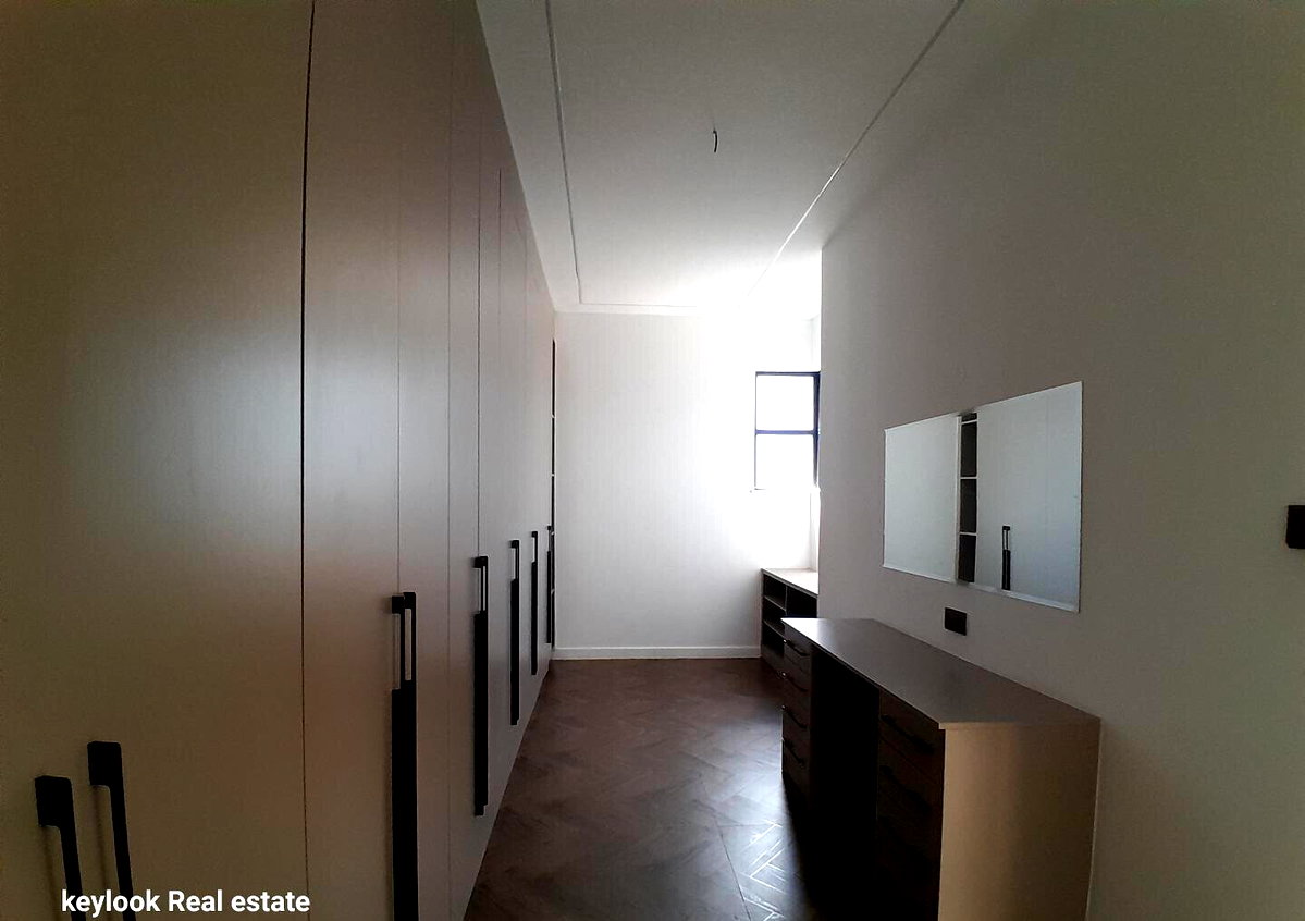 4-Ensuite Townhouse with Two Kitchens & Rooftop Views - Lavington