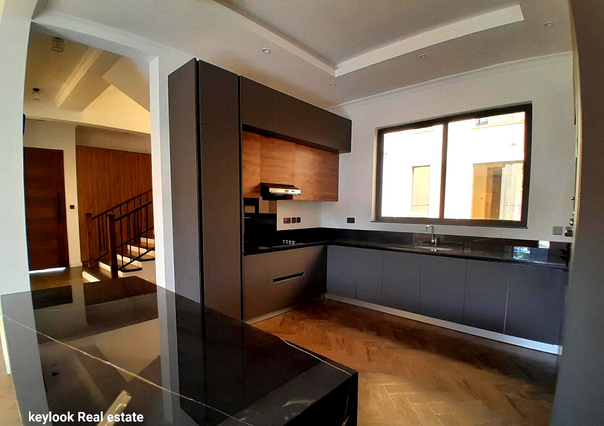 4-Ensuite Townhouse with Two Kitchens & Rooftop Views - Lavington