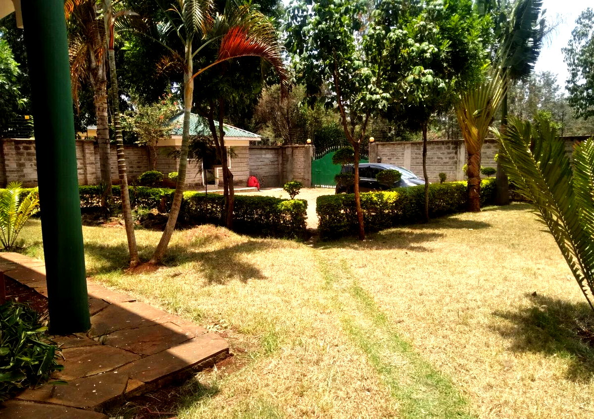 4BR Townhouse on Half-Acre with Electric Fence – Karen