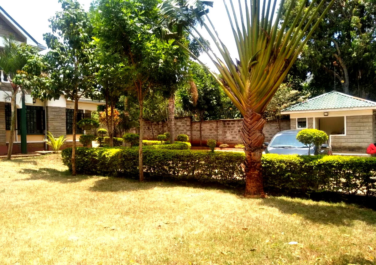 4BR Townhouse on Half-Acre with Electric Fence – Karen
