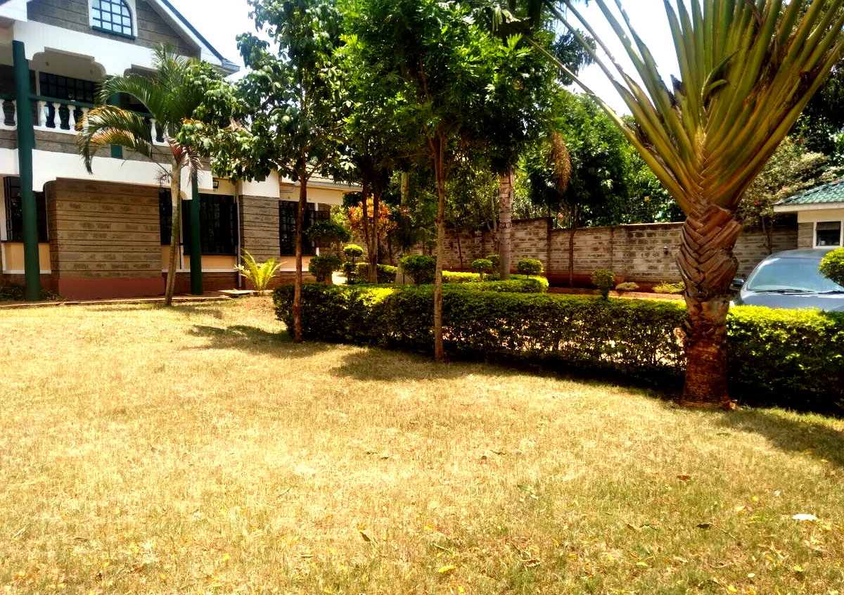 4BR Townhouse on Half-Acre with Electric Fence – Karen