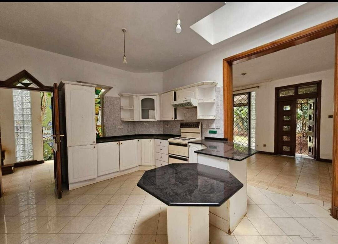 4BR Townhouse with Attic Office & Private Garden - Kilimani