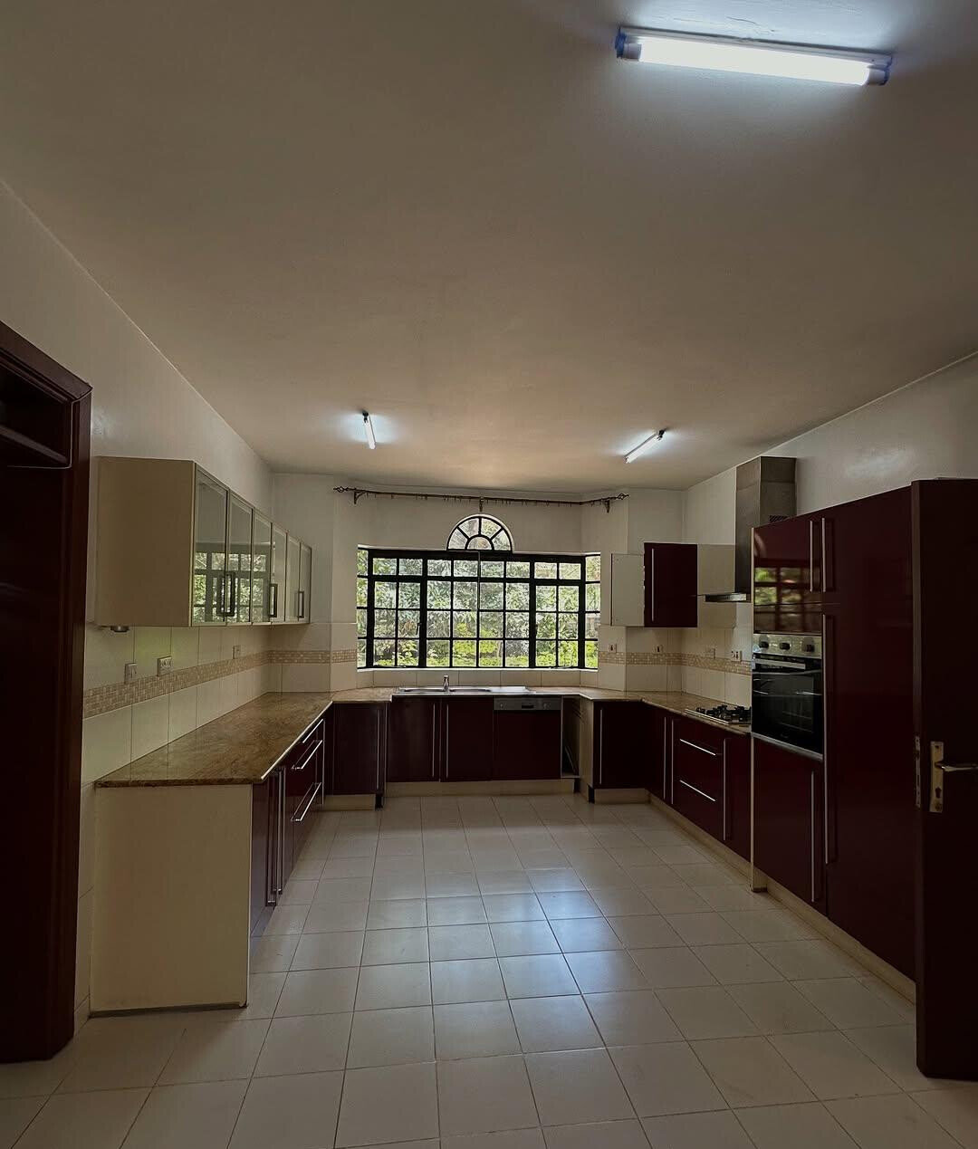 All-Ensuite 5BR Townhouse with DSQ & Generator - Lavington