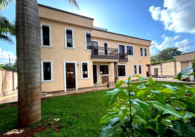 Quarter Acre 4BR Garden Home