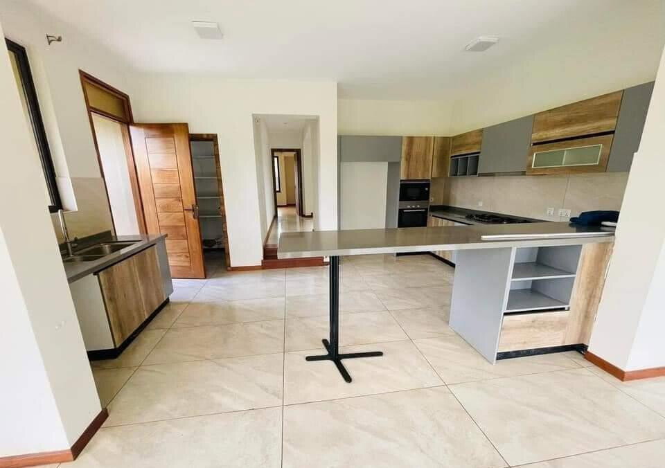 4-Ensuite Villa with DSQ & Clubhouse Gym-Pool – Karen