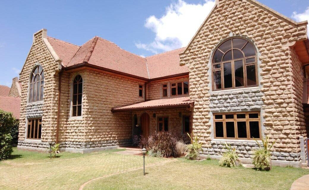 Rustic 5-Bed Townhouse with Wood & LED Finishes – Karen
