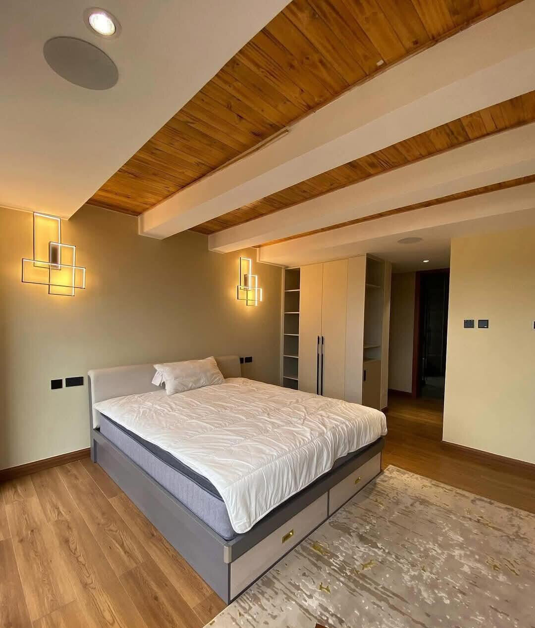 4BR Villa with Lift, Home Theater & Wine Cellar - Lavington