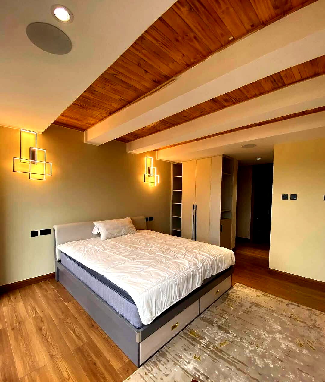 4BR Villa with Lift, Home Theater & Wine Cellar - Lavington