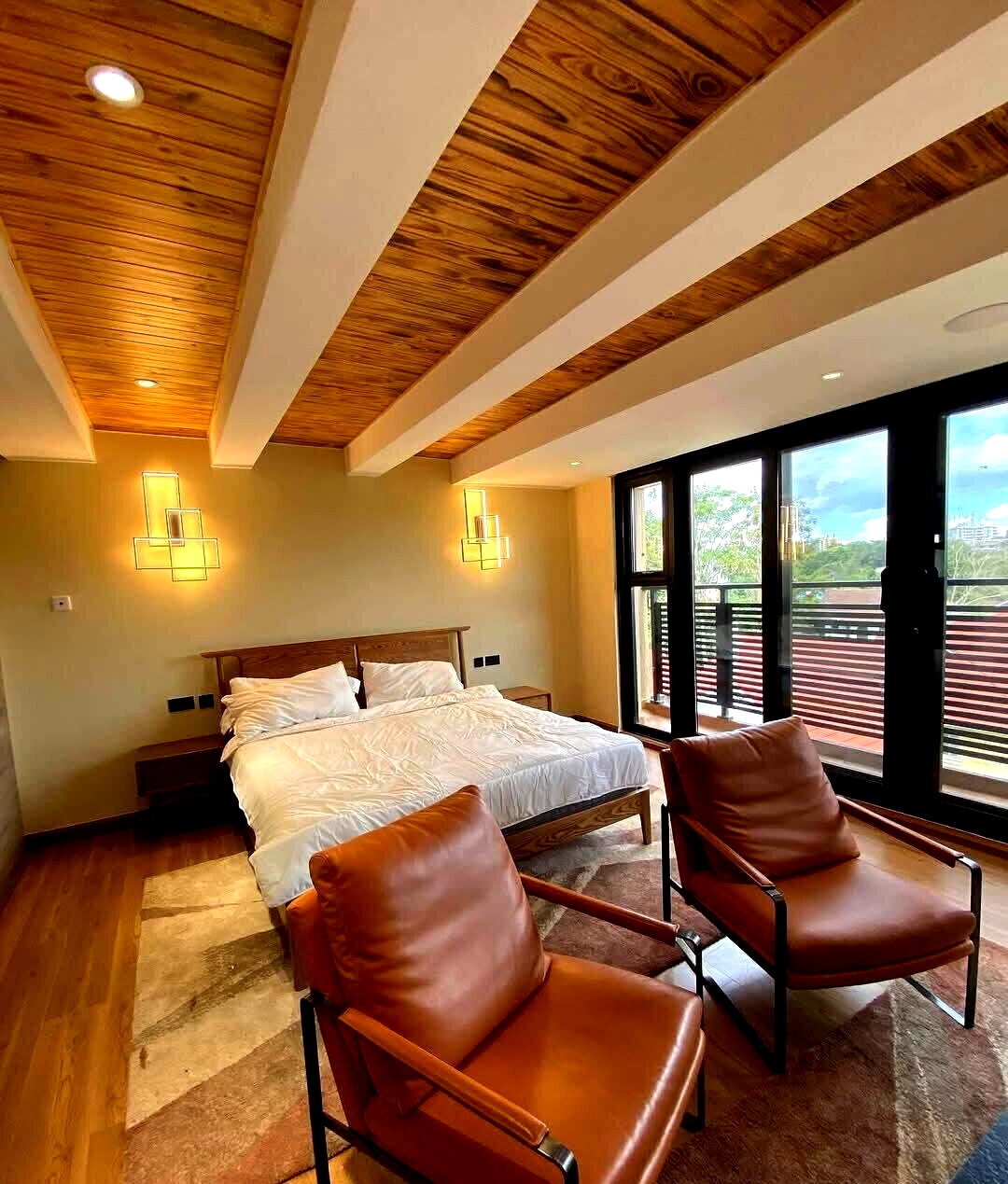 4BR Villa with Lift, Home Theater & Wine Cellar - Lavington