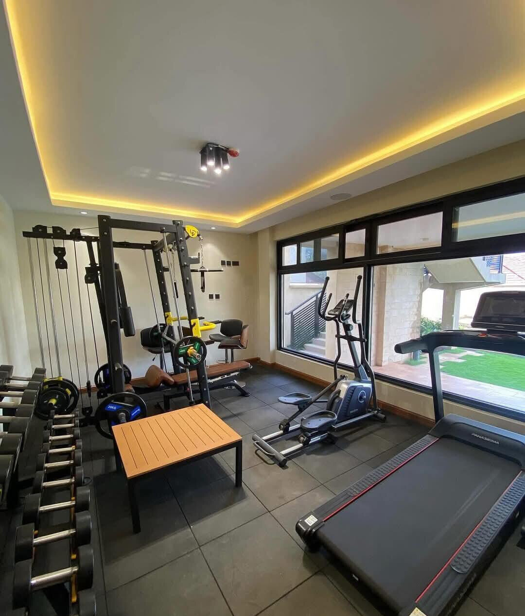 4BR Villa with Lift, Home Theater & Wine Cellar - Lavington