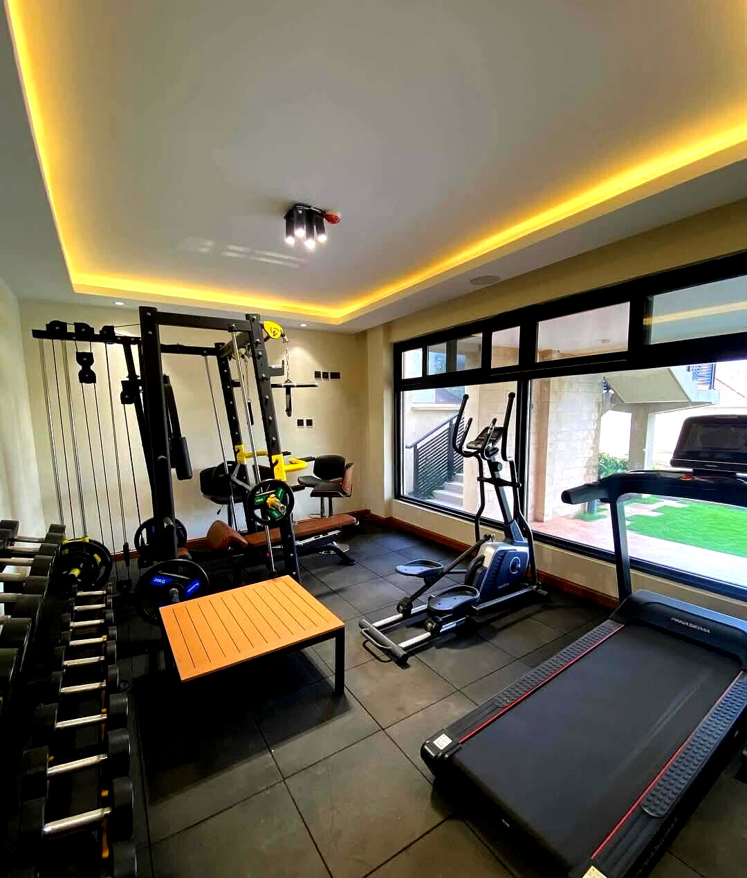 4BR Villa with Lift, Home Theater & Wine Cellar - Lavington
