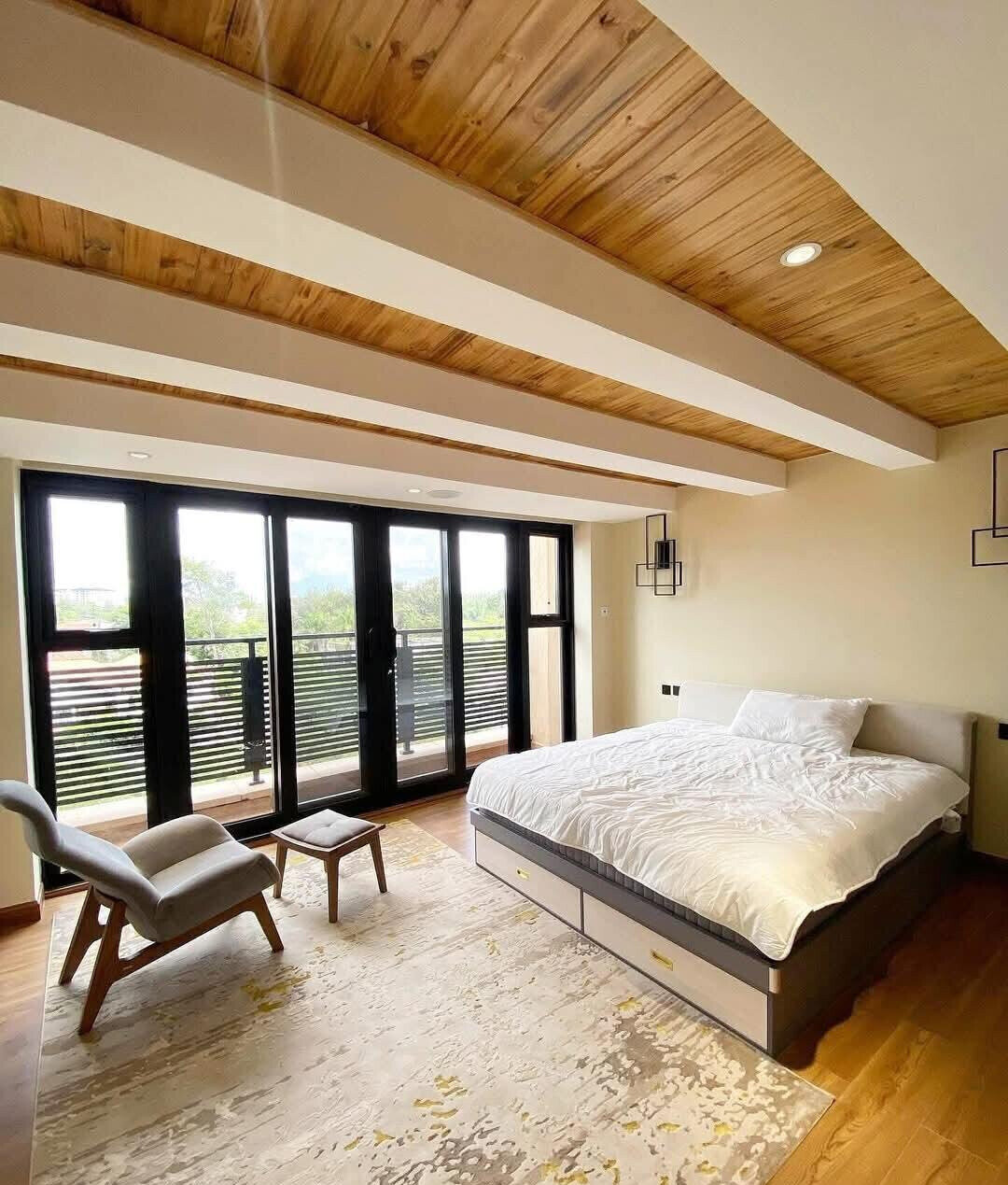 4BR Villa with Lift, Home Theater & Wine Cellar - Lavington