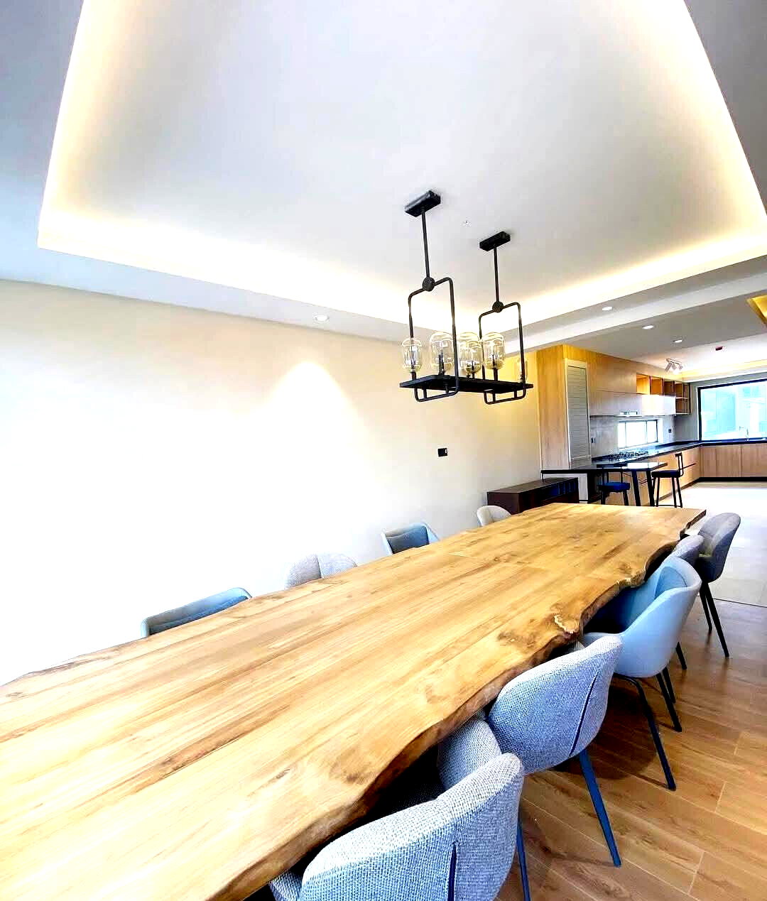 4BR Villa with Lift, Home Theater & Wine Cellar - Lavington