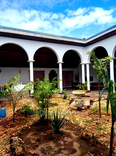 4bdrm Bungalow in Diani, Ukunda for Sale - Image 2