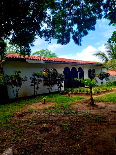 4bdrm Bungalow in Diani, Ukunda for Sale - Image 1