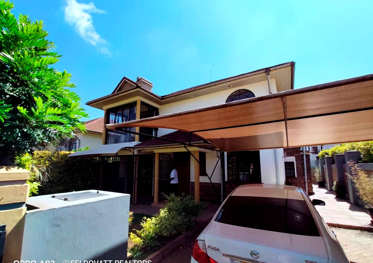 4-Ensuite Townhouse with Pool & Borehole - Loresho