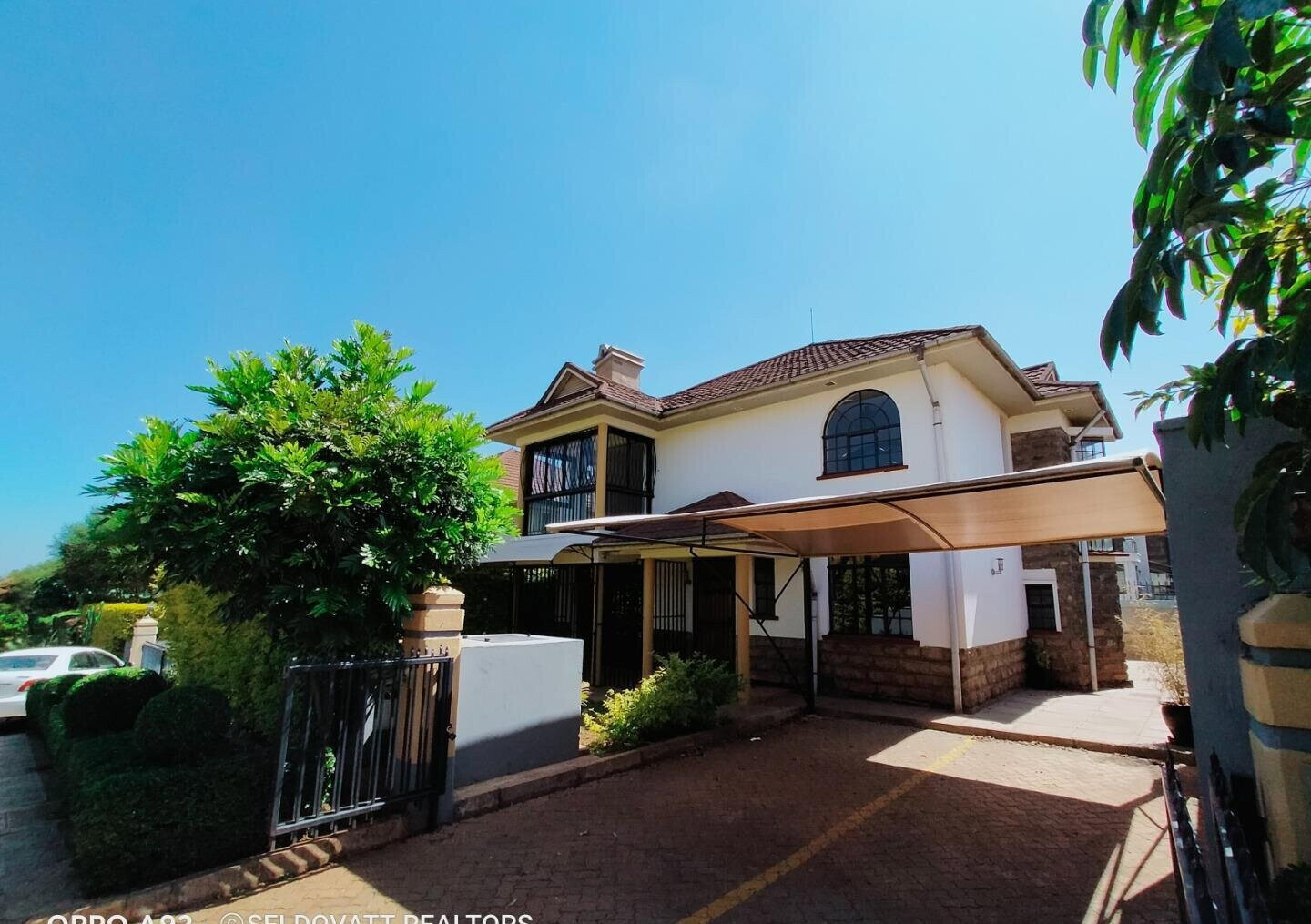 4-Ensuite Townhouse with Pool & Borehole - Loresho