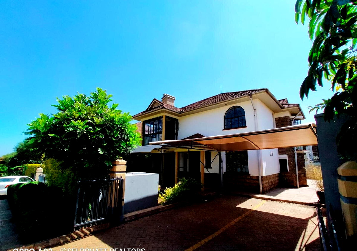 4-Ensuite Townhouse with Pool & Borehole - Loresho