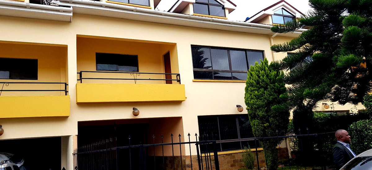 3-Level Townhouse with Private Gate & Rooftop Terrace - Lavington