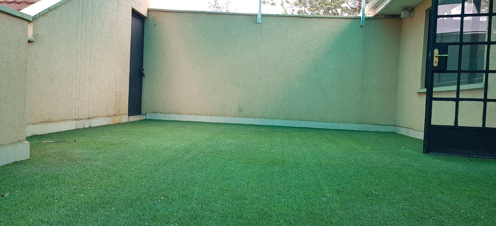 3-Level Townhouse with Private Gate & Rooftop Terrace - Lavington