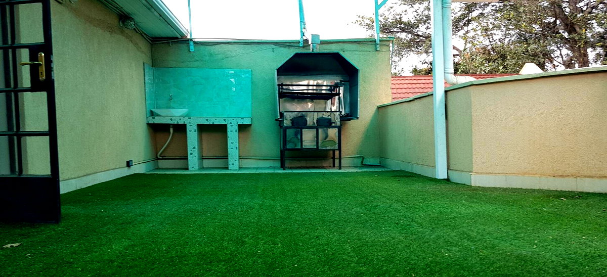 3-Level Townhouse with Private Gate & Rooftop Terrace - Lavington