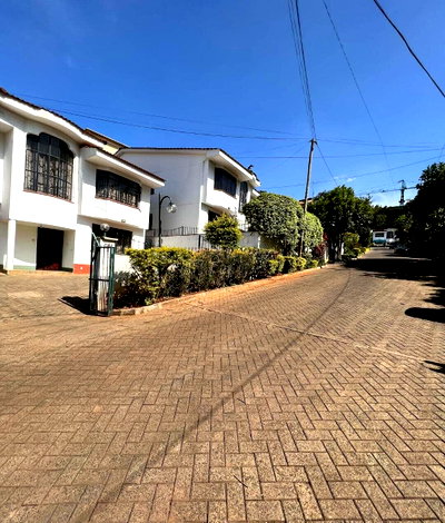 5-Bed Townhouse with Pool & Mature Garden - Riverside Drive