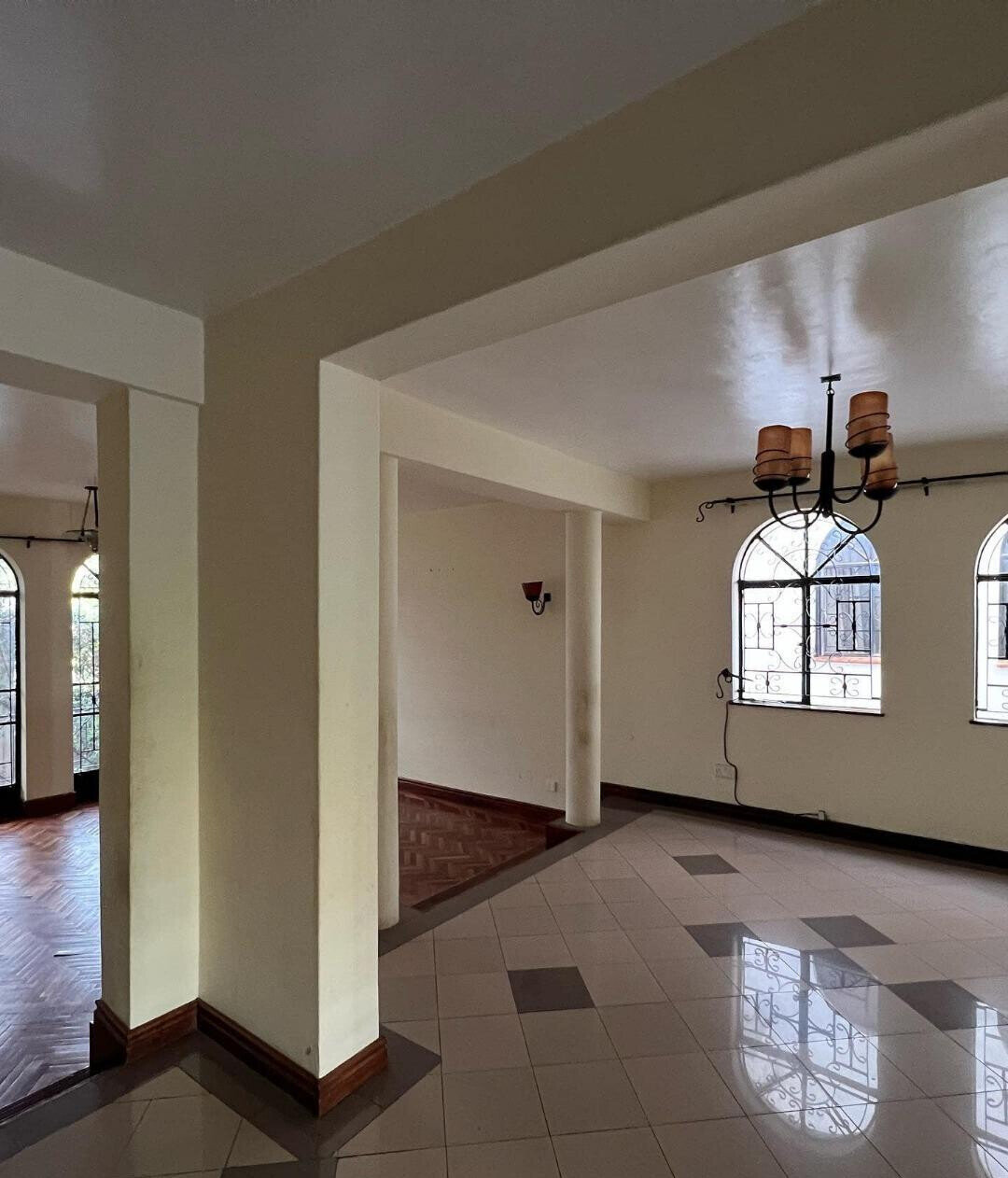 5-Bed Townhouse with Pool & Mature Garden - Riverside Drive