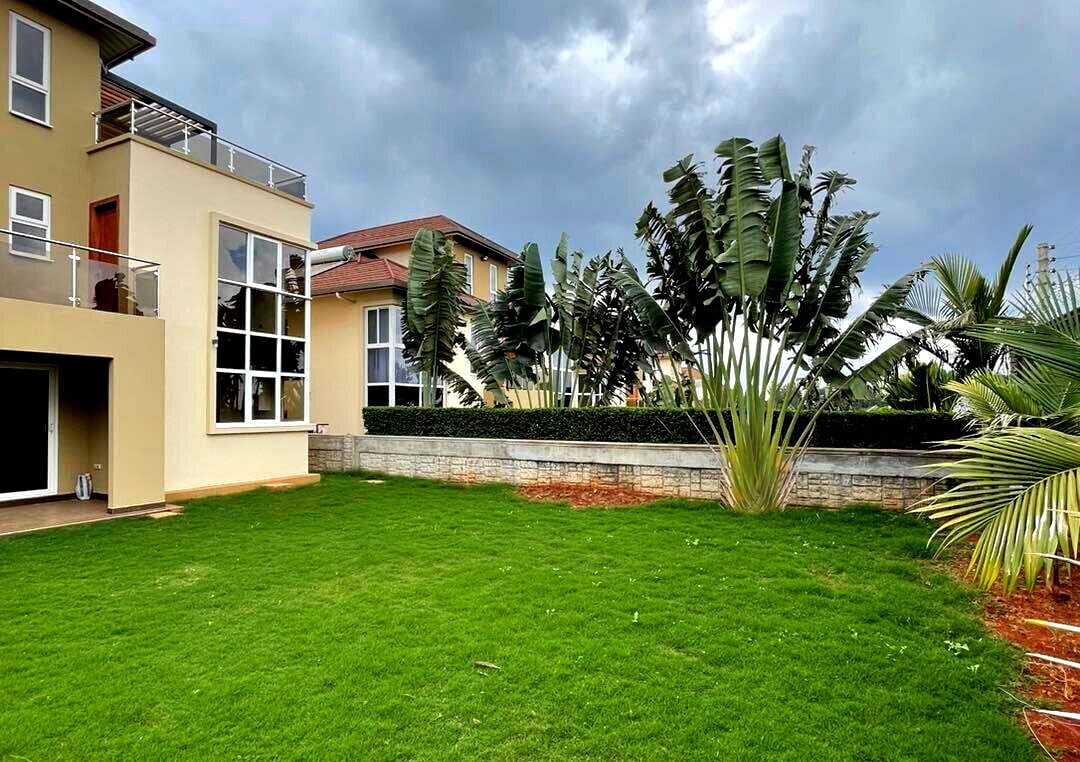 4BR Townhouse with Rooftop Terrace & Home Office - Runda