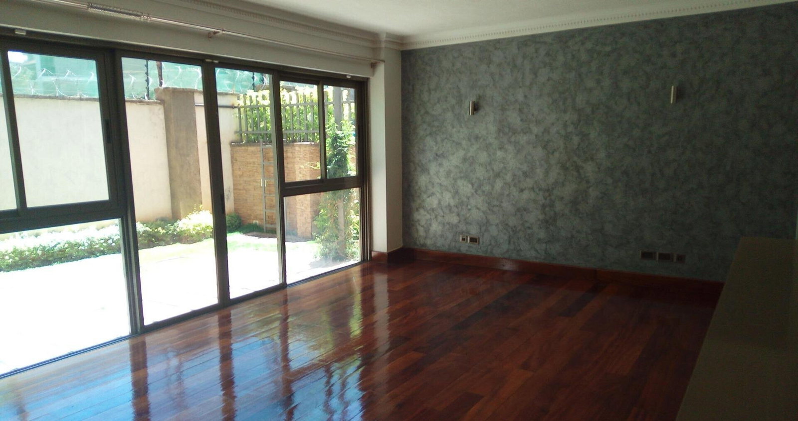Triplex Villa with Private Garden & Heated Pool Access - Kileleshwa