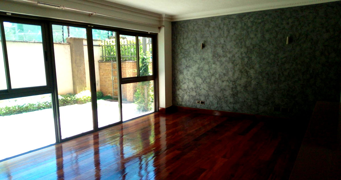 Triplex Villa with Private Garden & Heated Pool Access - Kileleshwa