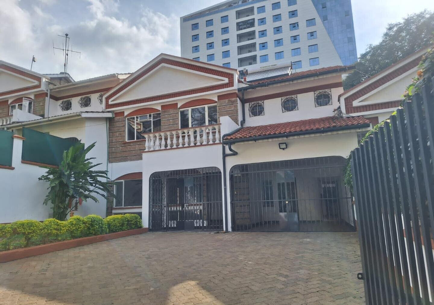 4BR Townhouse with DSQ & Wooden Floors - Westlands