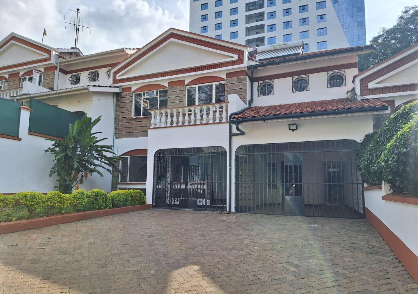 4BR Townhouse with DSQ & Wooden Floors - Westlands
