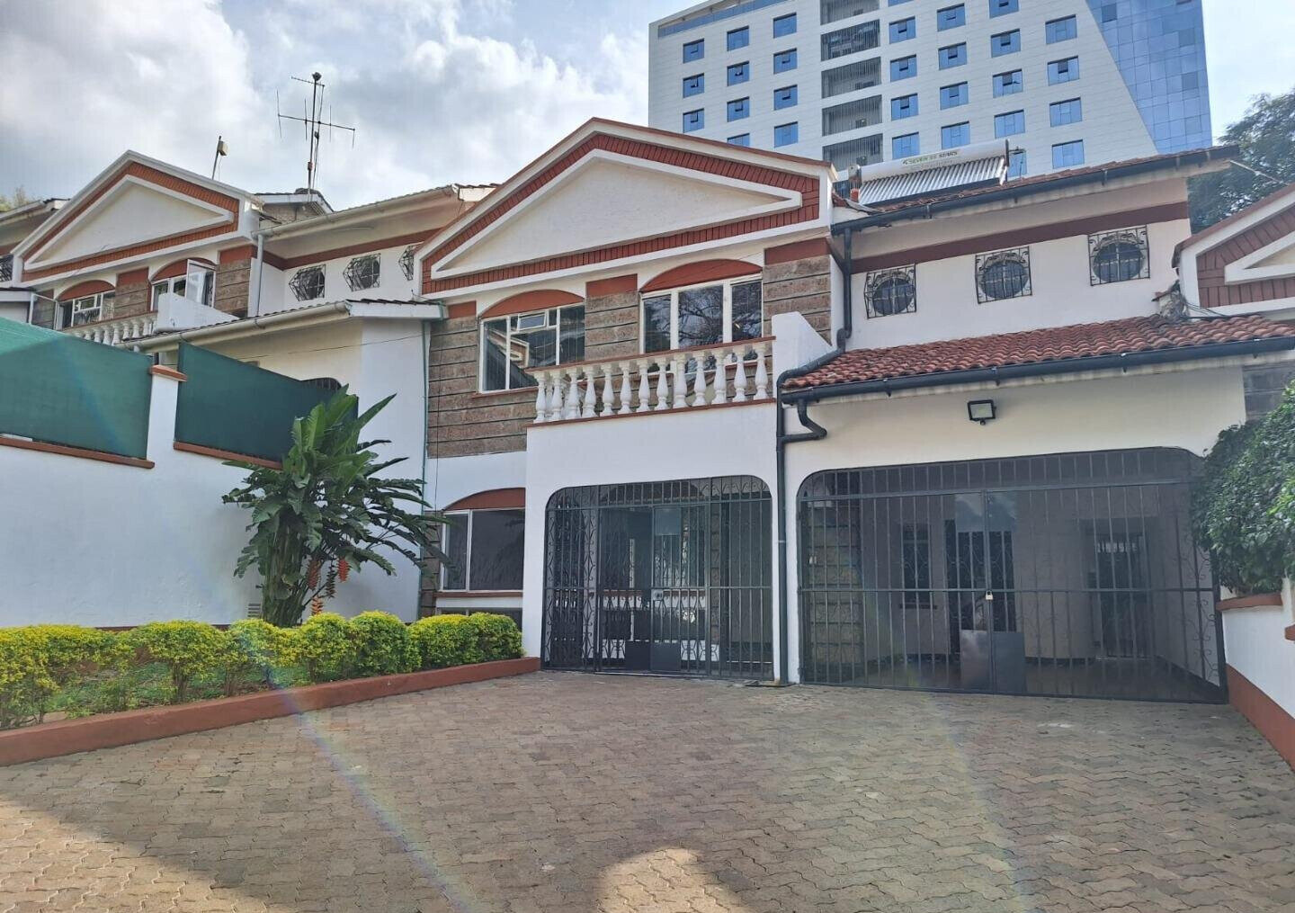 4BR Townhouse with DSQ & Wooden Floors - Westlands