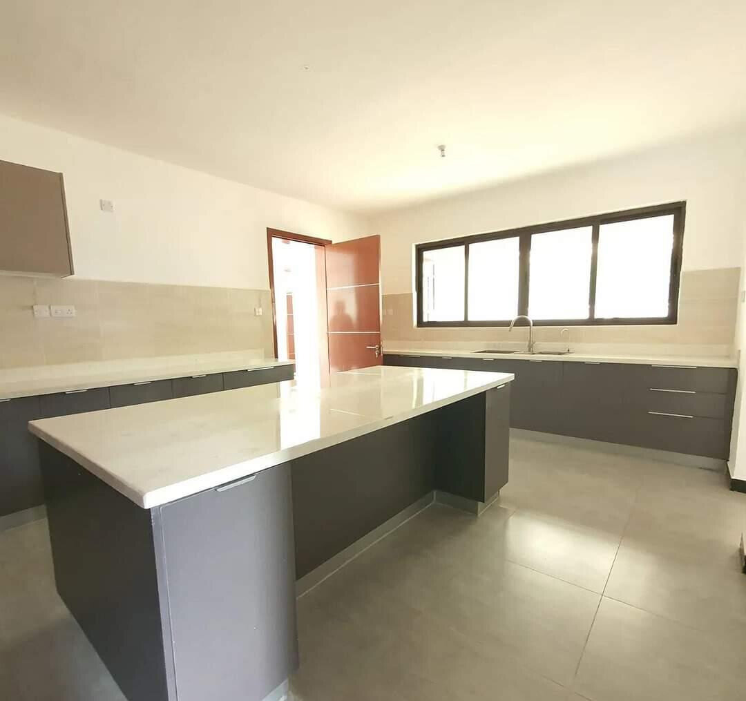 5-Ensuite Townhouse with Clubhouse & Pool – Karen Gated Community