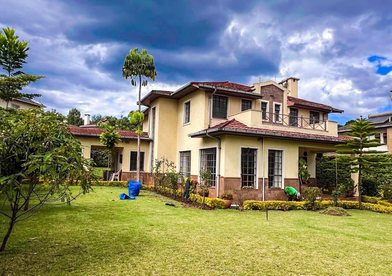 50x100 4BR All-Ensuite Townhouse with Mature Trees – Redhill