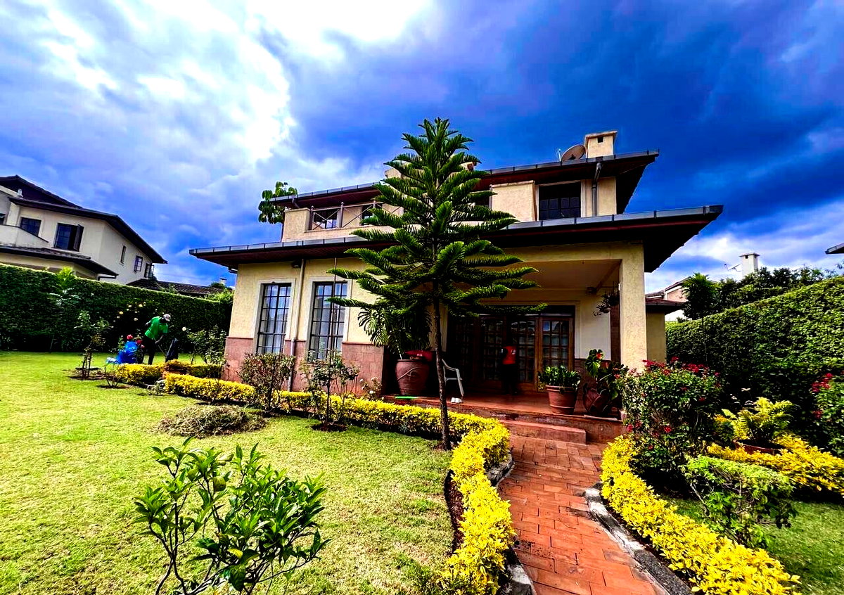 50x100 4BR All-Ensuite Townhouse with Mature Trees – Redhill