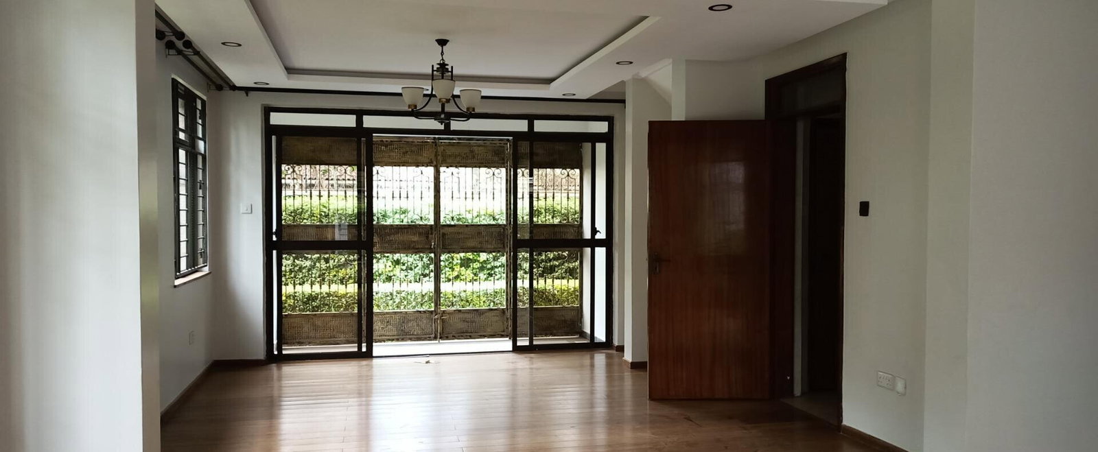 5-Ensuite Townhouse with Rooftop Terrace & Solar - Lavington