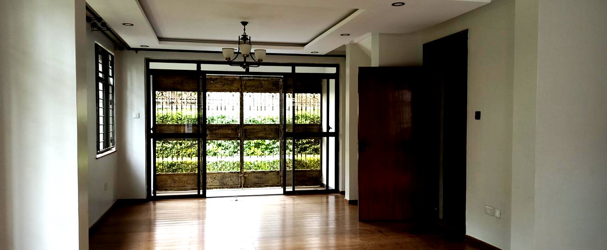 5-Ensuite Townhouse with Rooftop Terrace & Solar - Lavington