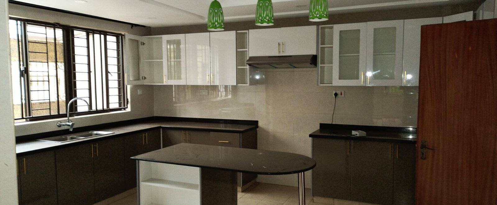 5-Ensuite Townhouse with Rooftop Terrace & Solar - Lavington