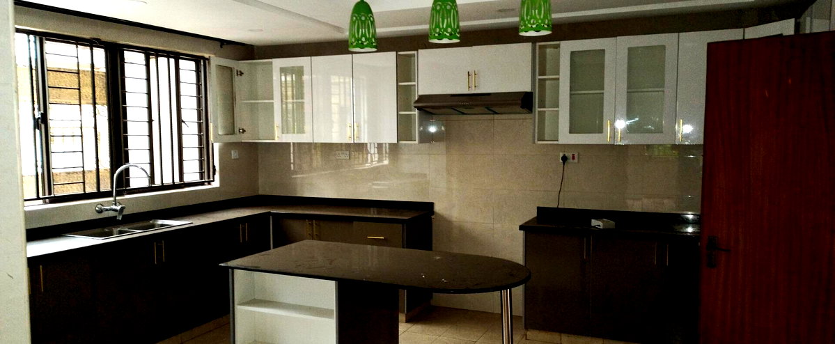 5-Ensuite Townhouse with Rooftop Terrace & Solar - Lavington
