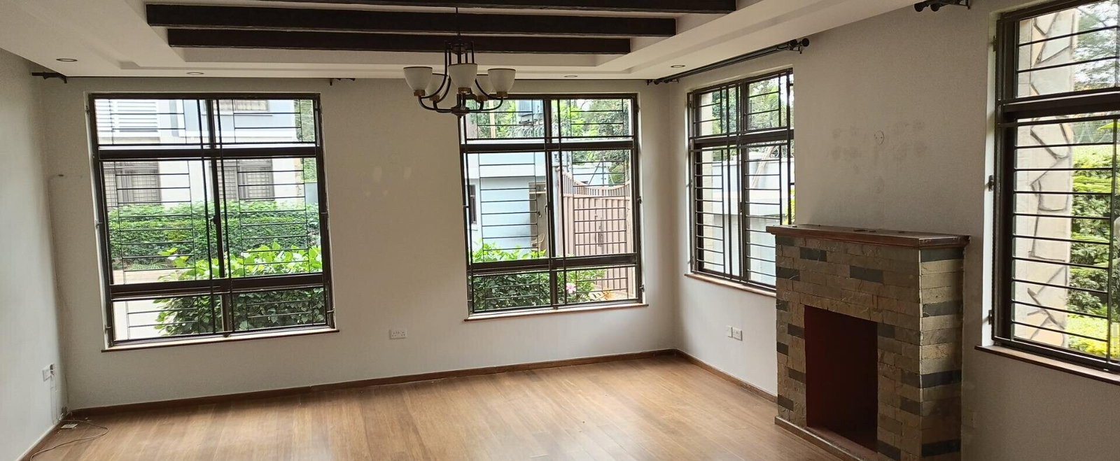 5-Ensuite Townhouse with Rooftop Terrace & Solar - Lavington