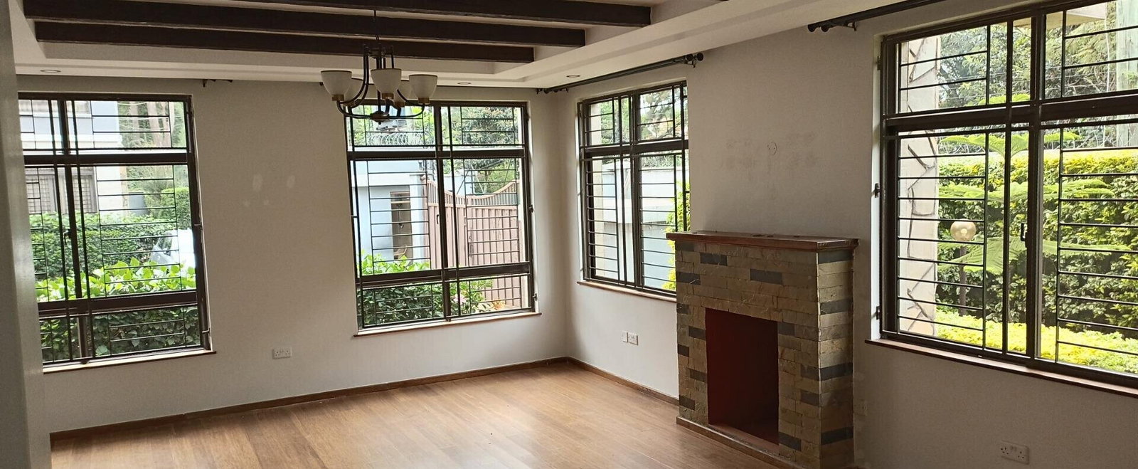 5-Ensuite Townhouse with Rooftop Terrace & Solar - Lavington