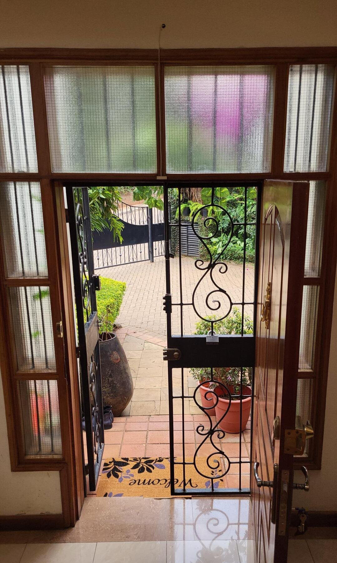 4-Ensuite Townhouse with Pool & Private Garden - Spring Valley