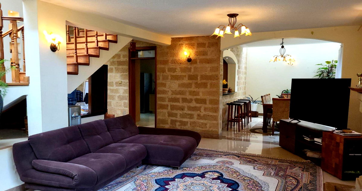 4-Ensuite Townhouse with Pool & Private Garden - Spring Valley