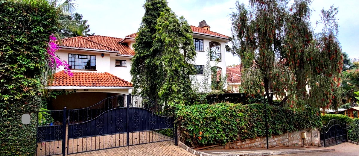 4-Ensuite Townhouse with Pool & Private Garden - Spring Valley