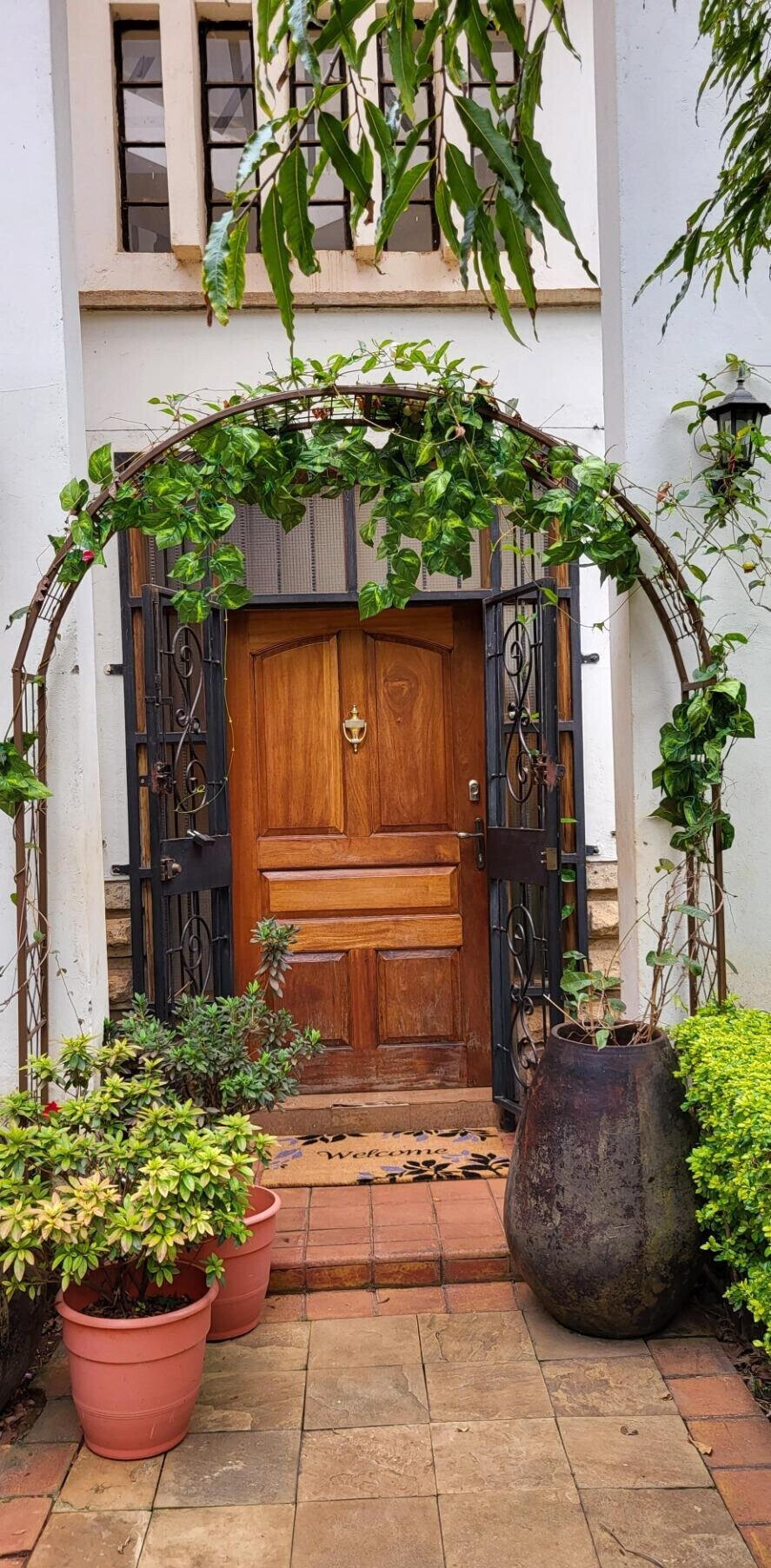 4-Ensuite Townhouse with Pool & Private Garden - Spring Valley