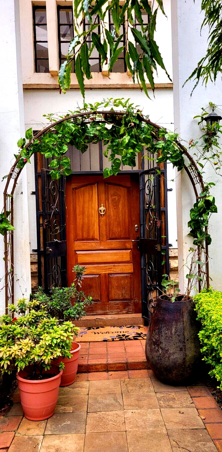 4-Ensuite Townhouse with Pool & Private Garden - Spring Valley
