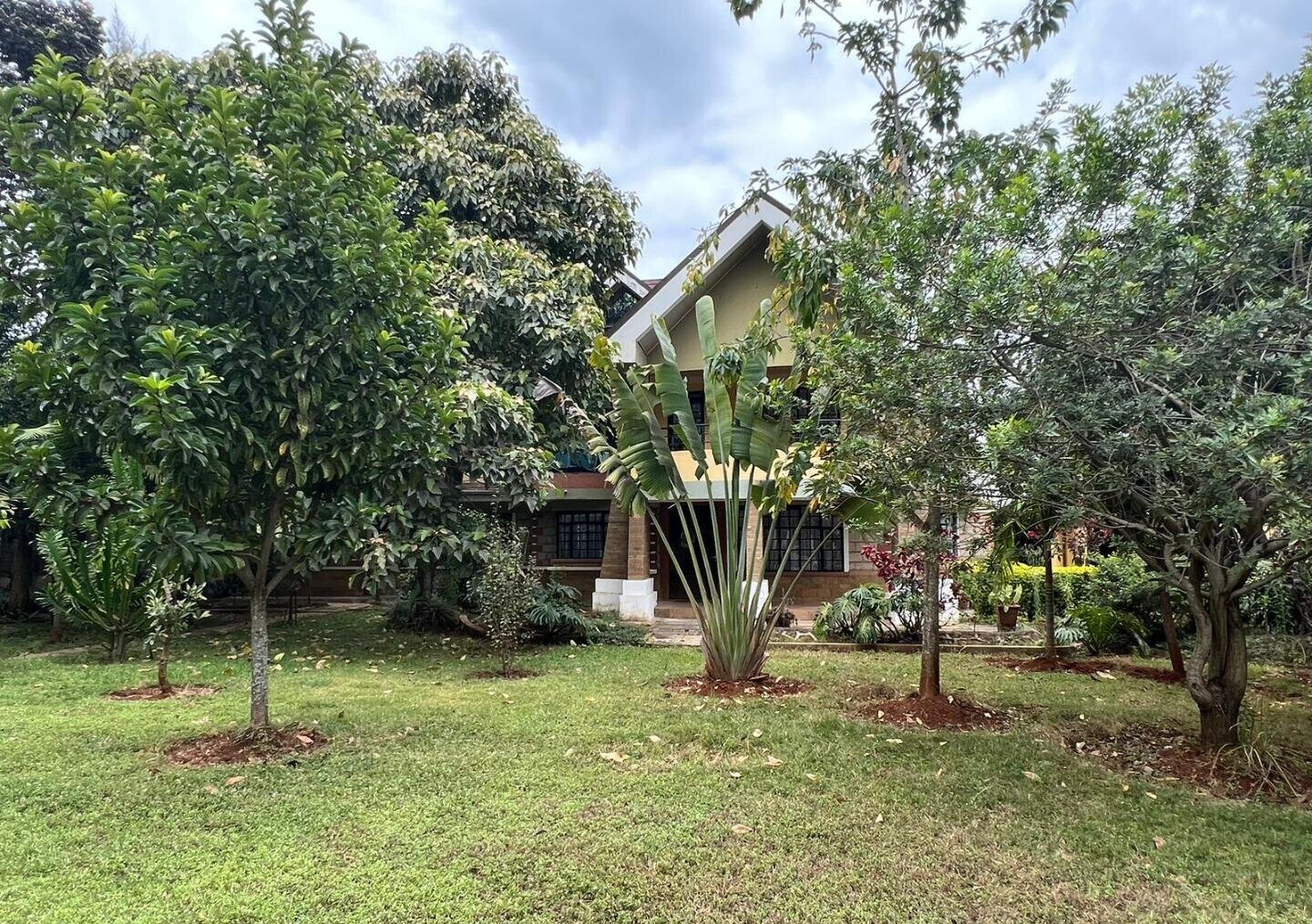 5-Ensuite Townhouse with Guest House & Jacuzzi – Hardy, Karen